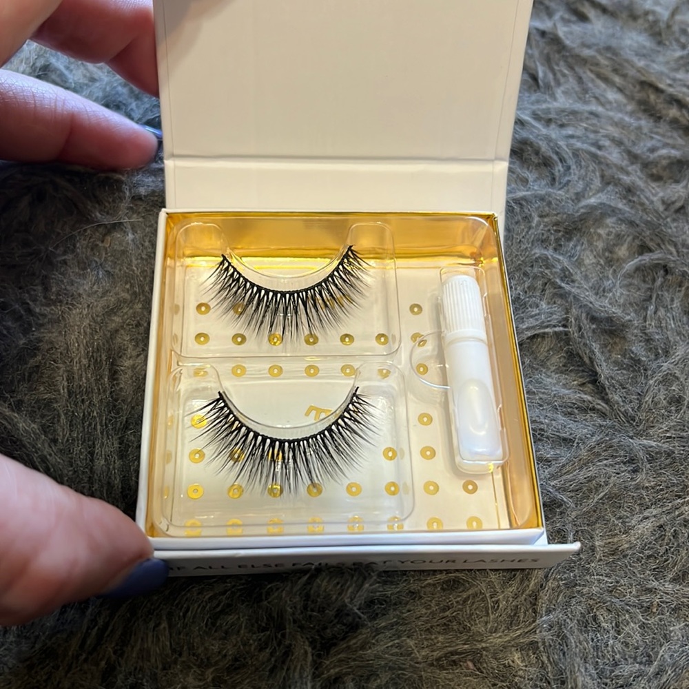 Battington Lashes Harlow 3D Silk Lashes , new in Box
